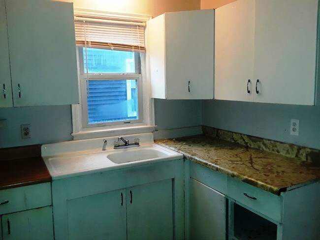Building Photo - Charming home in Harper Woods
