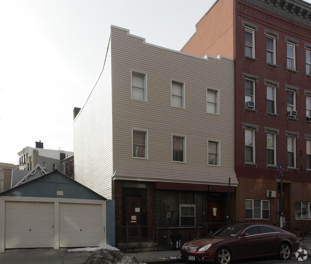 Primary Photo - 184 Greenpoint Ave