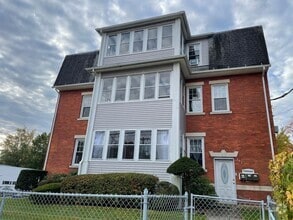 Building Photo - 113 Park Rd