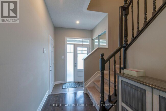 Photo du bâtiment - 652 Aubépines Dr