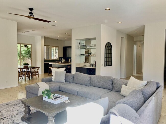 Building Photo - 53465 Avenida Navarro