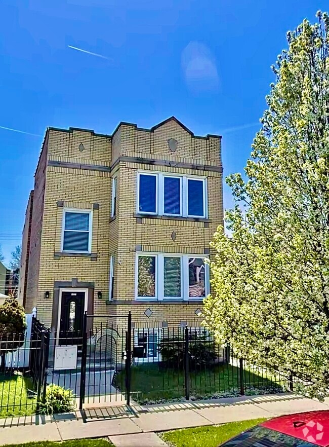 Building Photo - 4839 W Medill Ave