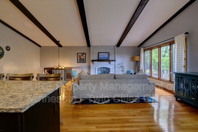 Foto del edificio - 10025 Beard Ave S