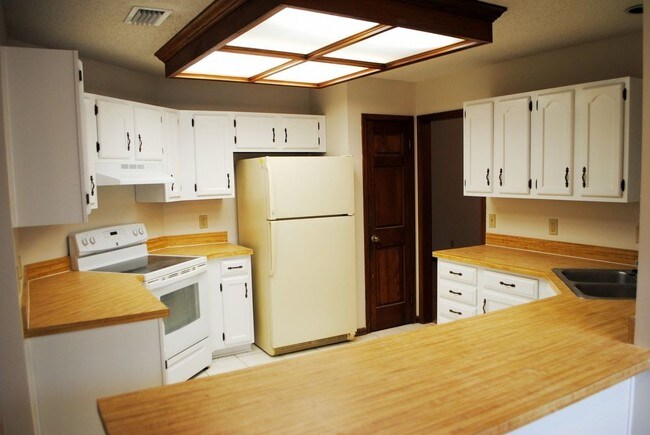 Building Photo - 9099 Agincourt Ln