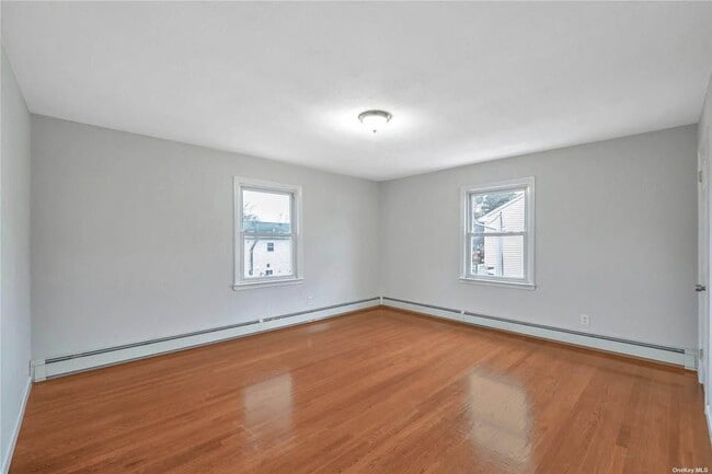 Building Photo - 10 Spruce St