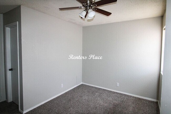 Building Photo - 811 E Pecan St S