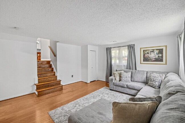 Foto del edificio - Gorgeous Central Single Family in Heart of Rockville
