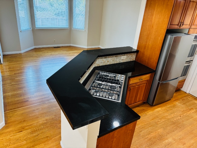 Foto del edificio - 242 N San Pedro Rd