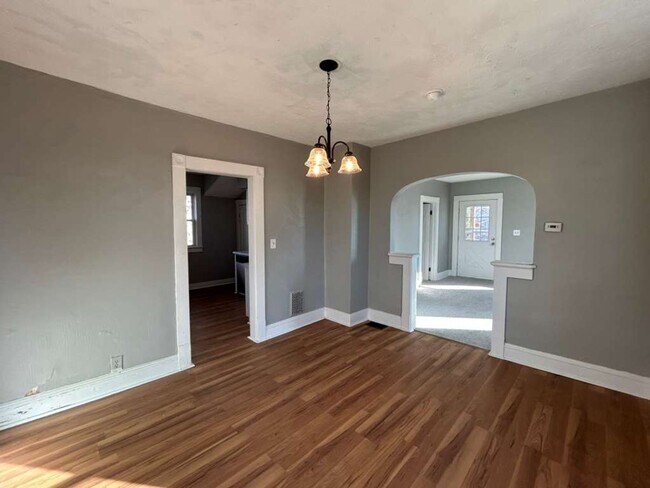 Building Photo - Charming & Move-In Ready in Lorain!