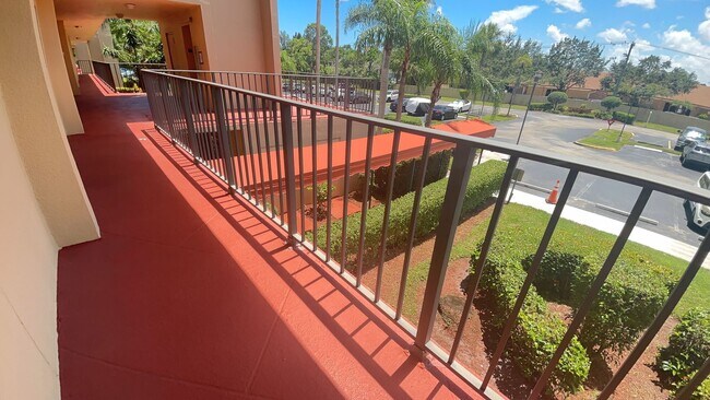 Foto del edificio - 2 Br 2 BA CONDO- POINCIANA PLACE  *55+ Com...