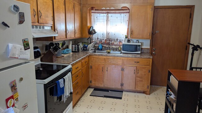 Foto del edificio - 1706 Boxwood Dr