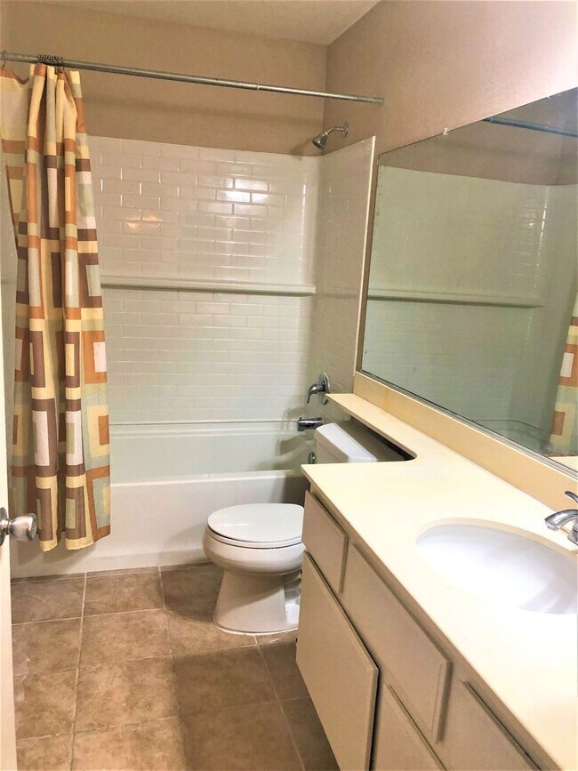 Foto del edificio - Beautiful 3 BD, 2.5 BA Townhome At The Gro...