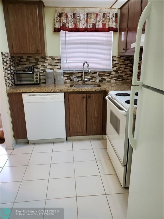 8110 Sunrise Lakes Blvd Unit 304, Sunrise, FL 33322 Condo for Rent in