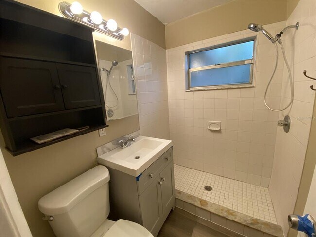 Foto del edificio - 5933 67th Ave N