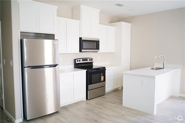 Building Photo - 1608 Canelo Dr