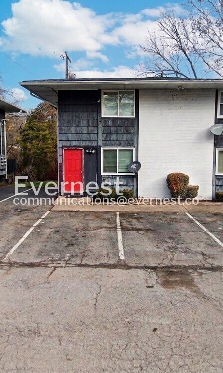 Building Photo - 320 Welch Rd