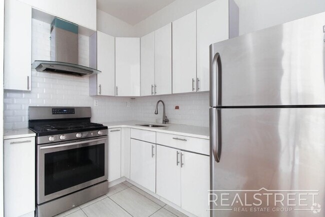 Building Photo - LUXURY 3 BR in Queens!