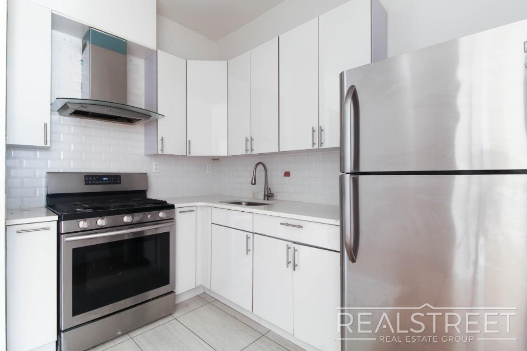 Foto principal - LUXURY 3 BR in Queens!