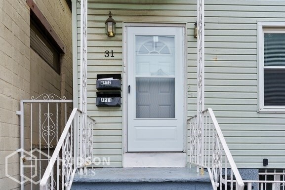 Building Photo - 31 Searing Ave