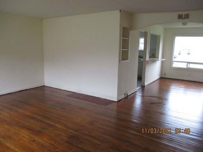 Building Photo - 3022 Sumner Ave