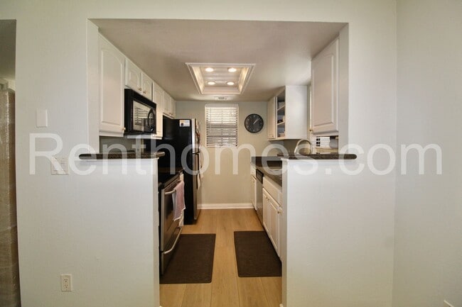 Building Photo - 12051 Alta Carmel Ct