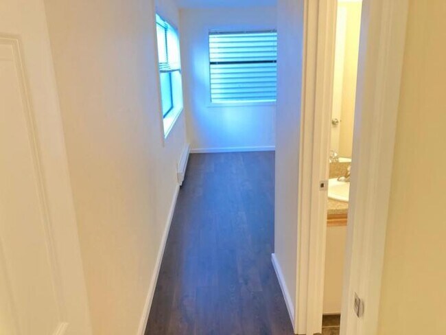 Building Photo - 1 bedroom in Seattle WA 98117