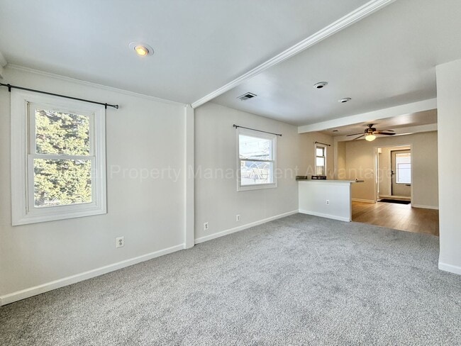 Foto del edificio - Updated Ranch on Double Lot Near Royal Oak & Ferndale