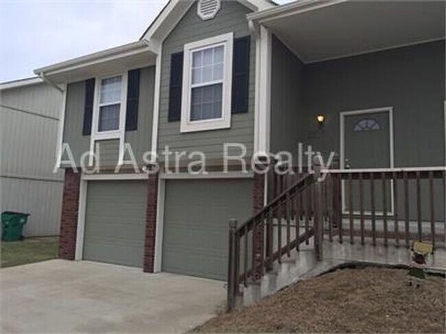 Building Photo - Platte City 2 Bedroom Duplex-Coming SOON!!