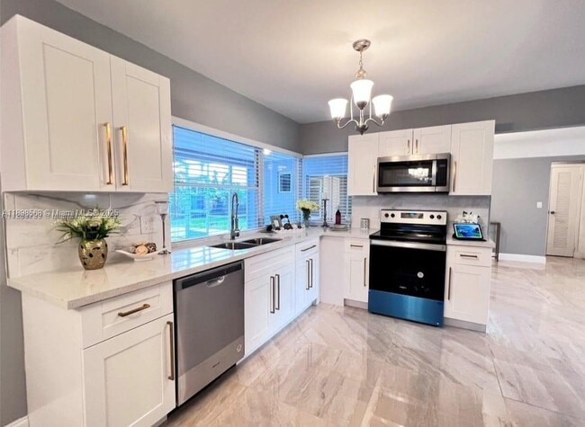 Photo - 6720 Azalea Dr House