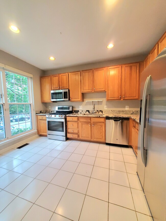 Building Photo - 6030 Lincolnia Rd