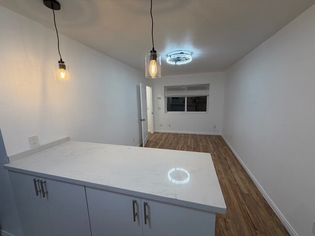 Building Photo - 195 Madrona St