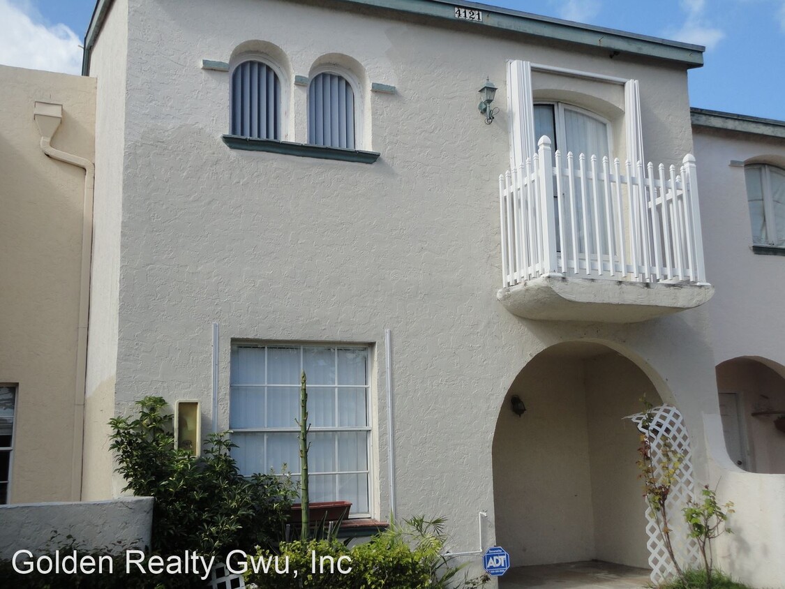 Primary Photo - 3 br, 2.5 bath Apartment - 4121 NW 9th Ave #3