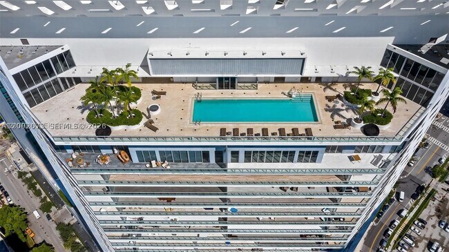 Foto del edificio - 1300 Brickell Bay Dr