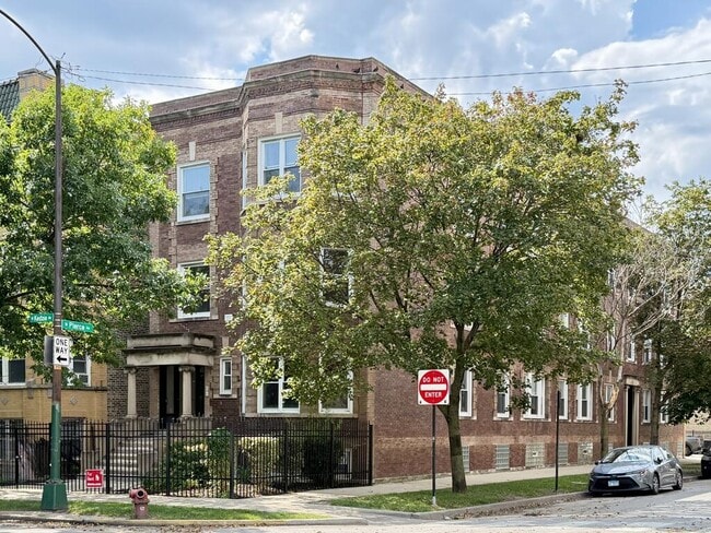 Building Photo - 1524 N Kedzie Ave