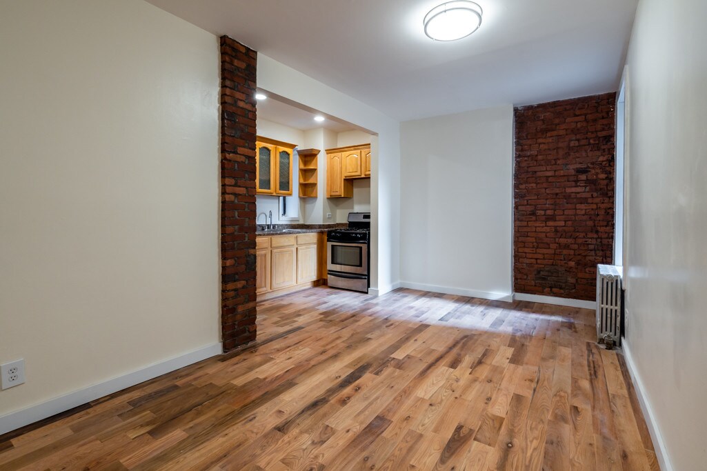 Primary Photo - 381 Berry St