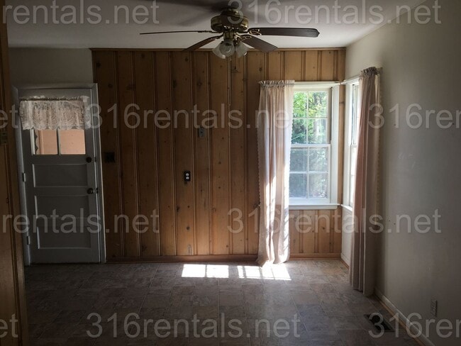 Building Photo - $775 - 2 bed 1 bath - Single Family Home