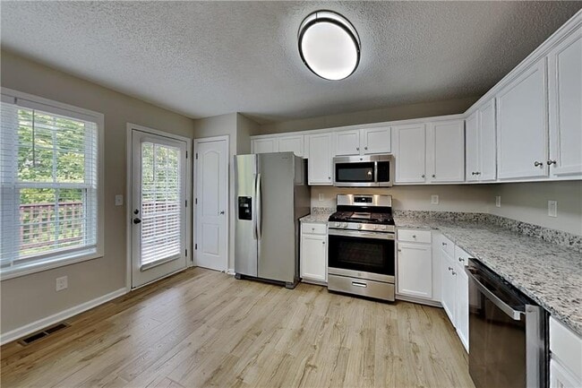 Building Photo - 42 Oak Springs Ln