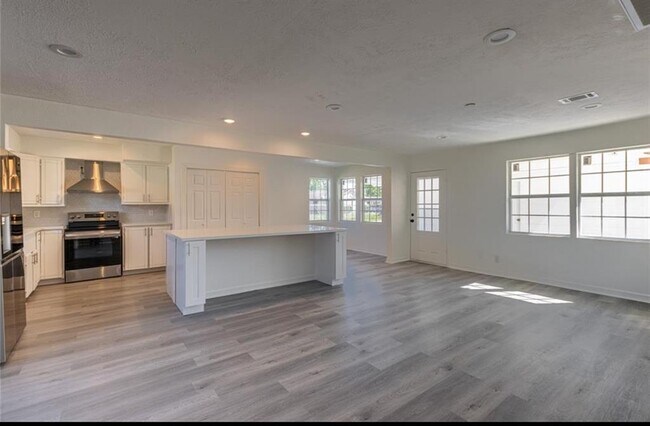 Foto del edificio - 11034 Ledford Ln