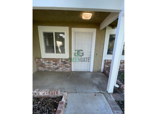 Foto del edificio - NOW AVAILABLE! Beautiful 3 Bedroom, 2 Bathroom Home Located in Ripon, CA