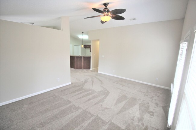 Building Photo - Beautiful Home in Harvest