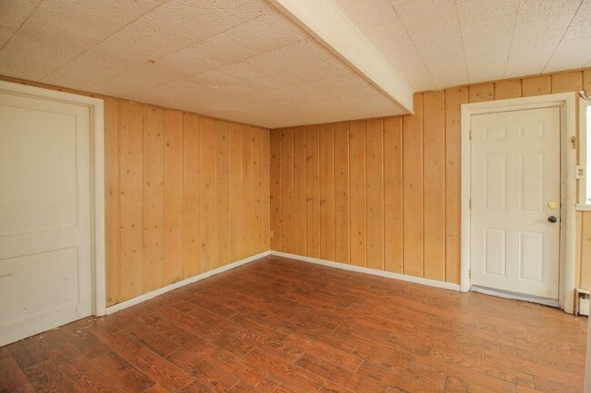 Building Photo - 6-8 Fyfer Pl.