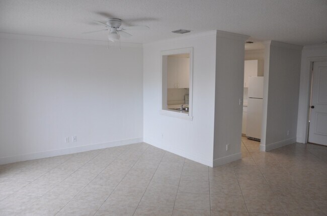 Foto del edificio - 1401 Cypress Way W