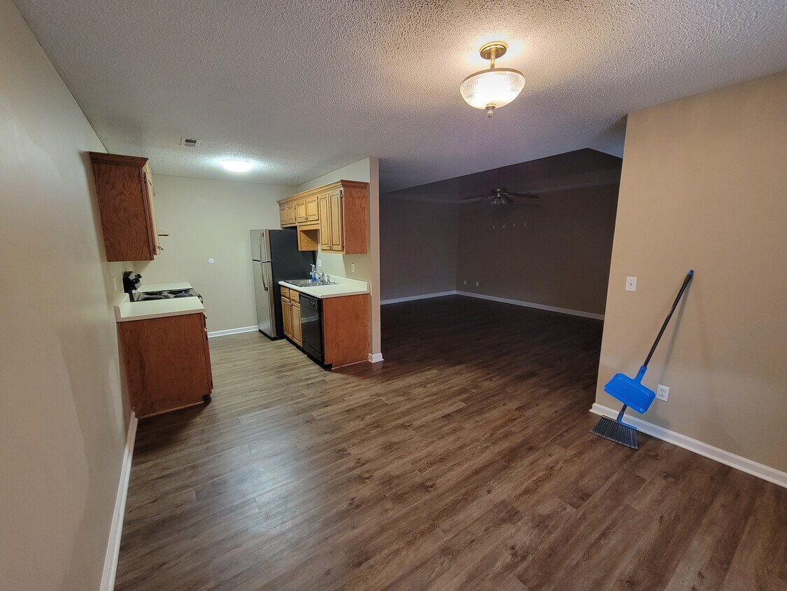 Kitchen/Dining Room - 417 E Nassau Ave
