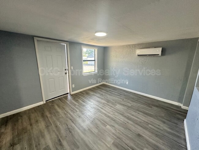 Building Photo - 1612 NE 24th St