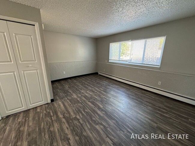 Building Photo - ***REST OF THE MONTH RENT FREE***