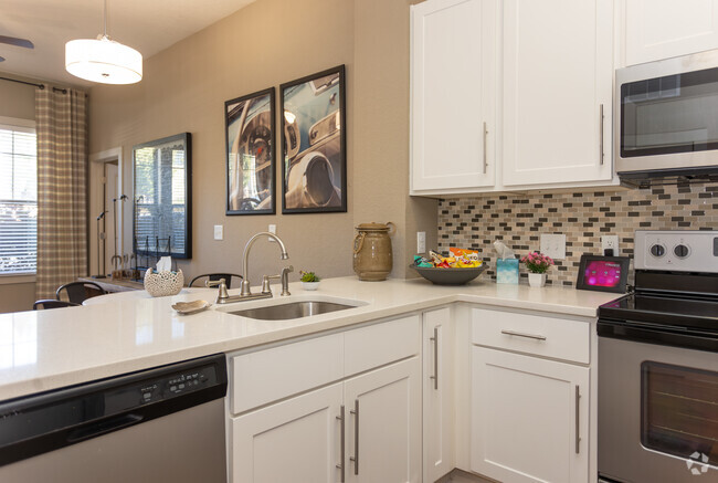 A1-2BR,2BA - 720 SF - Kitchen - Silver Collection at The Park