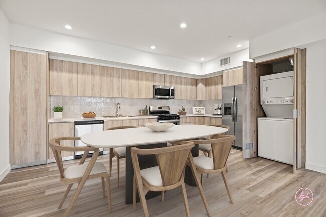 Building Photo - 1311 Tamarind Ave Los Angeles, CA 90028