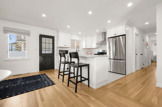 Foto del edificio - 24 Maplewood Dr