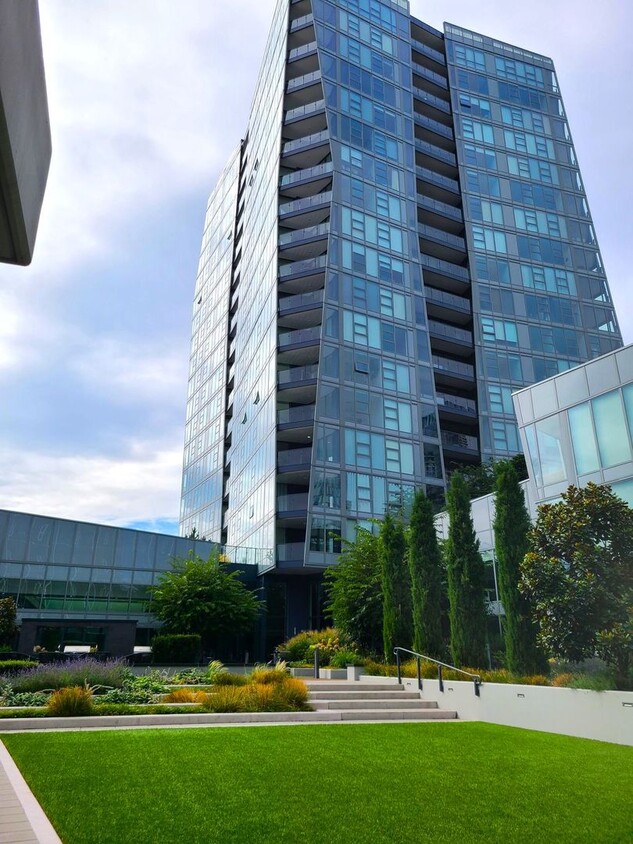 Foto principal - 1Bd/1Ba Luxury Condo in Downtown Bellevue!...