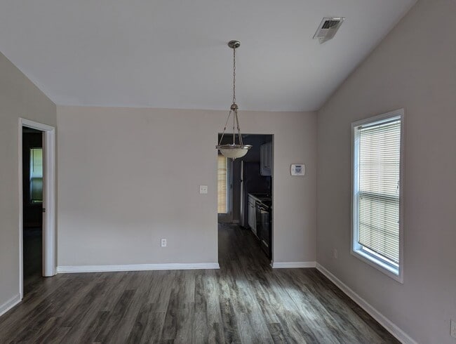 Building Photo - Nice Two Bedroom Duplex In A Great Location!